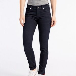 L.L.Bean Performance Stretch Jeans, Low-Rise Slim-Leg, Sz 8. Dark navy wash.